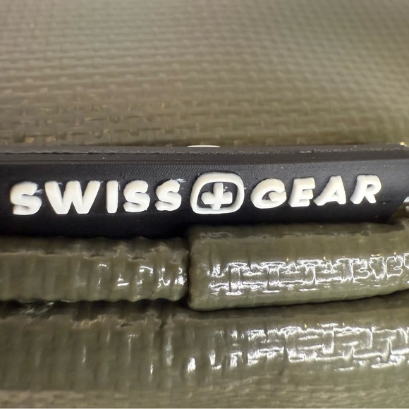 SWISS GEAR DUAL COMPARTMENT DOPP KIT TOILETRY BAG - Picture 13 of 15